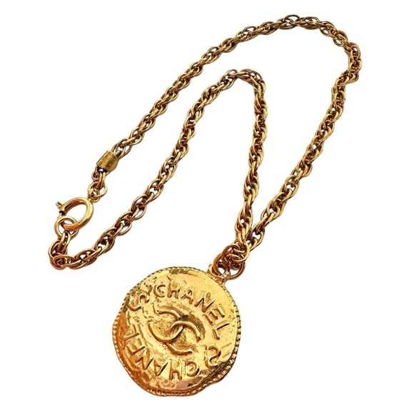 Authentic Chanel 1993 Gold Medallion CC Round Pendant Necklace with Box - Picture 13 of 15